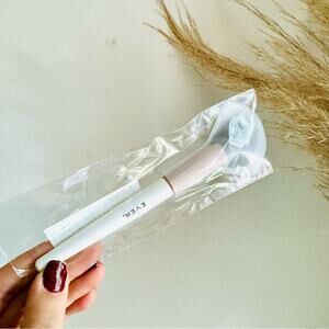 NEW EVER SEPHORA Synthetic Bristle Clean Beauty Angle Cheeks Bronzer Blush Brush